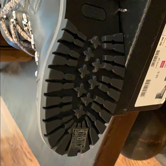 Chanel lace up boots - Picture 3 of 8